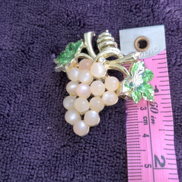 Vintage Style Grape Cluster - Picture 1 of 6